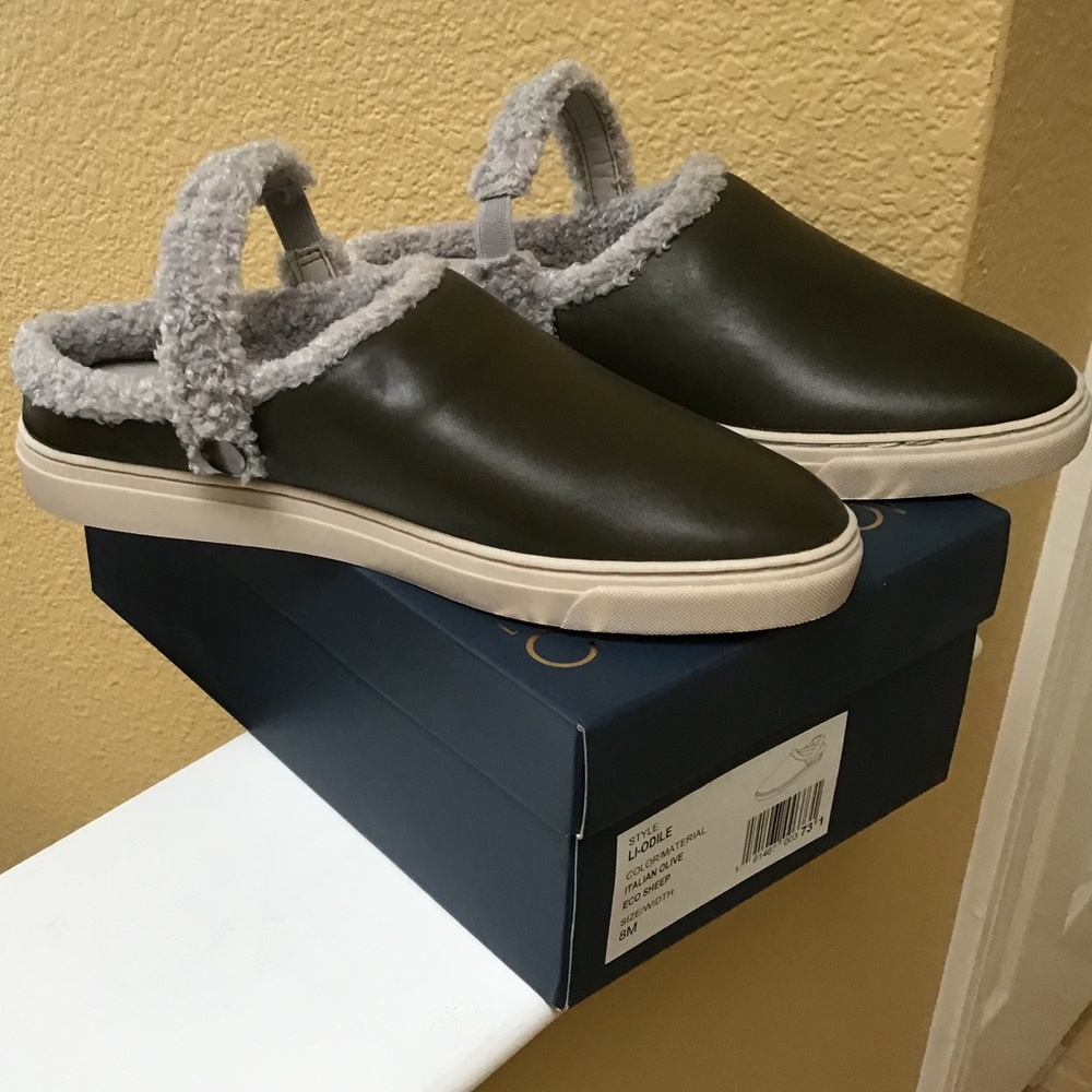 NWT - Logo by Lori Goldstein Women’s Slip on Shoes. Perfect for Fall & Winter.